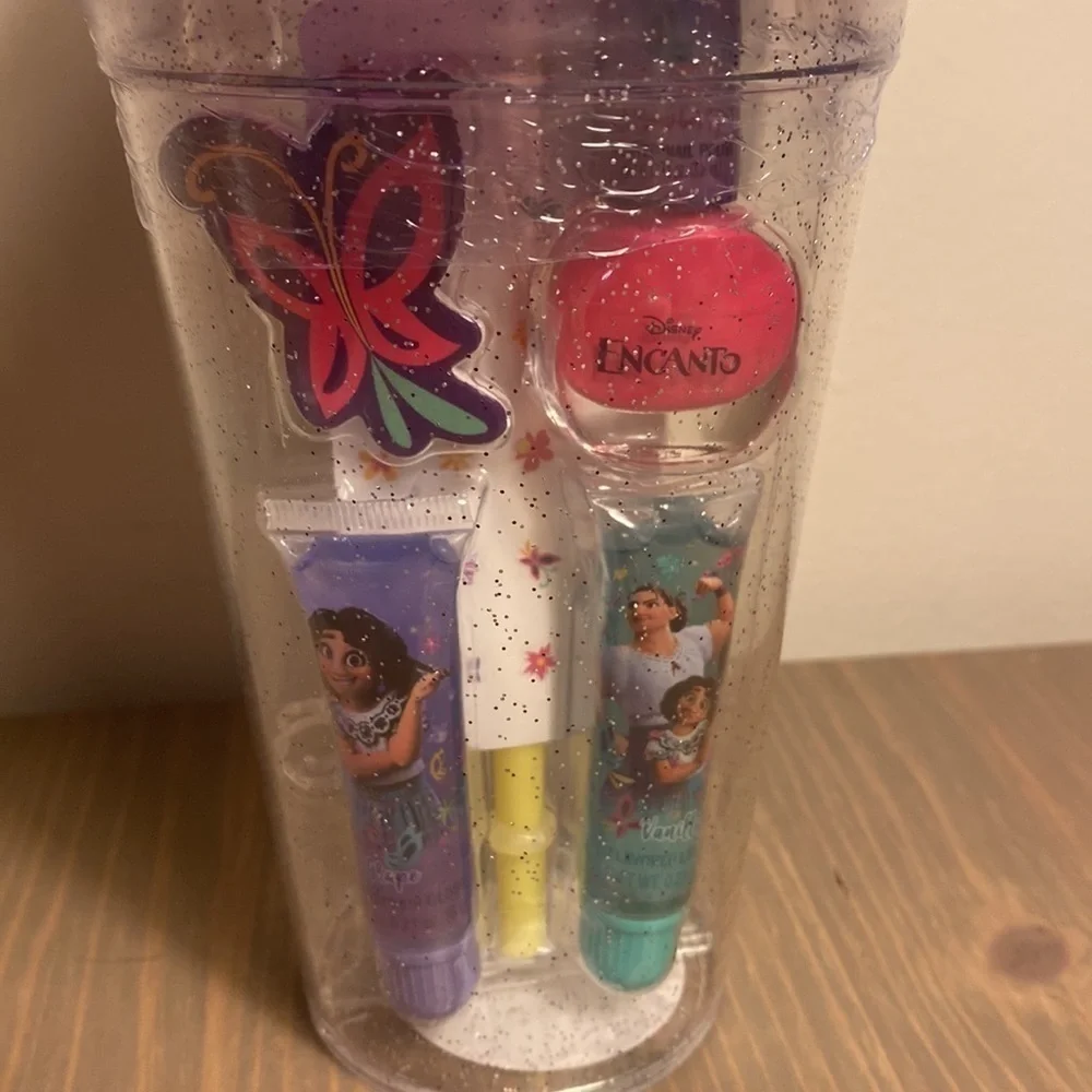 Disney Encanto Kids beauty set & tumbler
